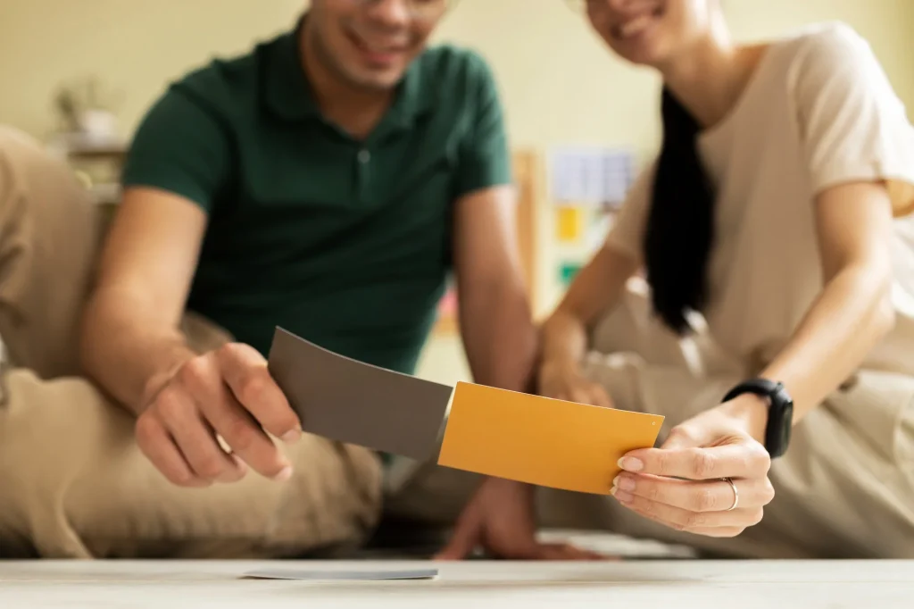Suelos vinílicos y microcemento en reformas rápidas para viviendas en Madrid, instalación limpia y en un solo día.